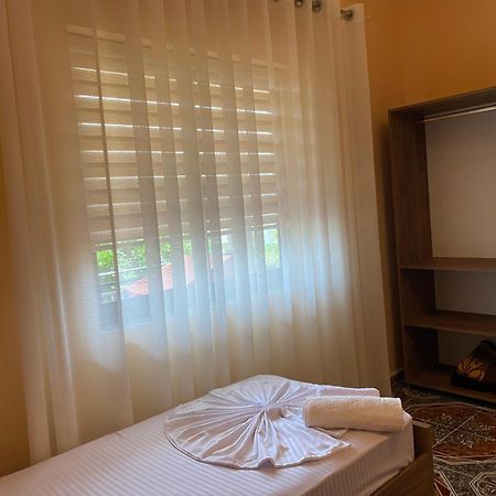 The Hideaway Guesthouse Bahçallëk エクステリア 写真