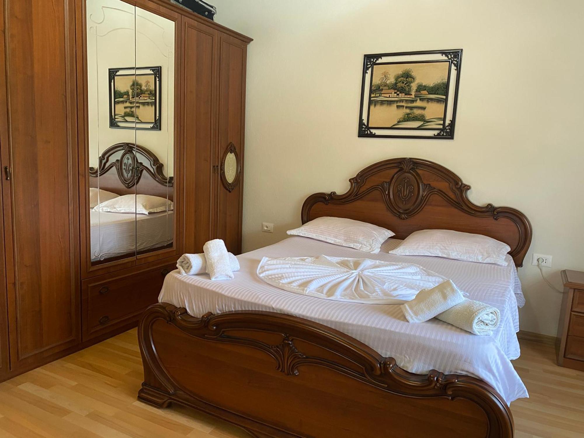 The Hideaway Guesthouse Bahçallëk エクステリア 写真