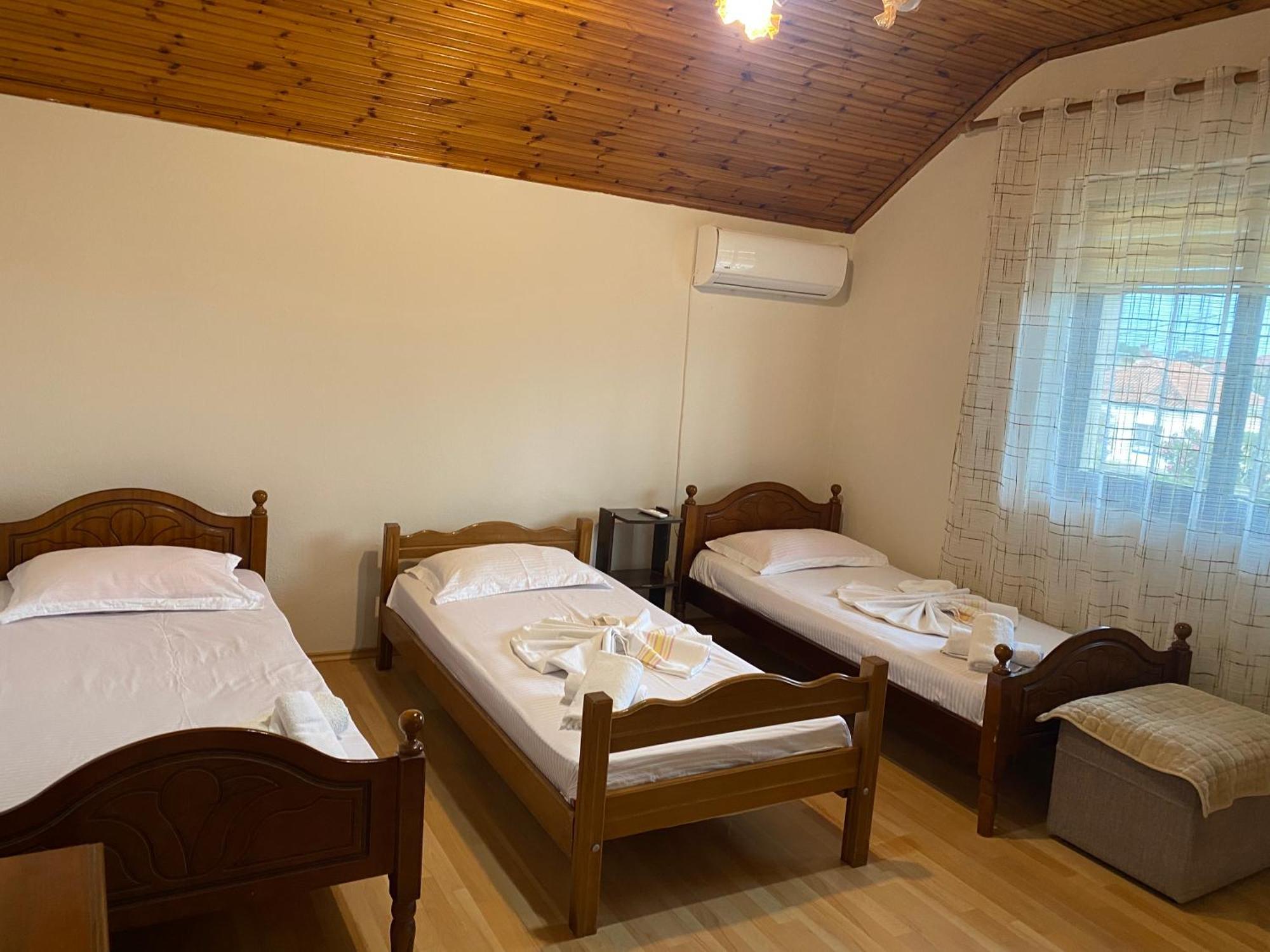 The Hideaway Guesthouse Bahçallëk エクステリア 写真