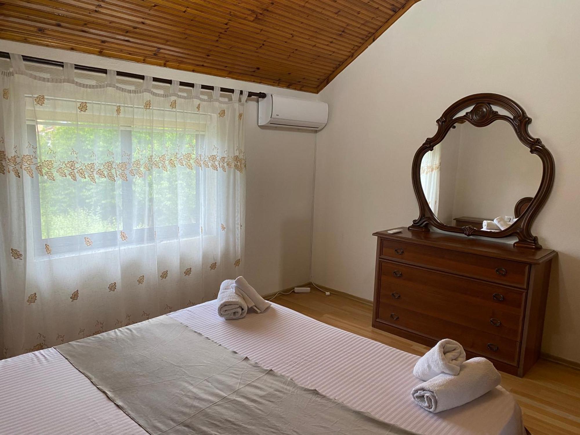 The Hideaway Guesthouse Bahçallëk エクステリア 写真