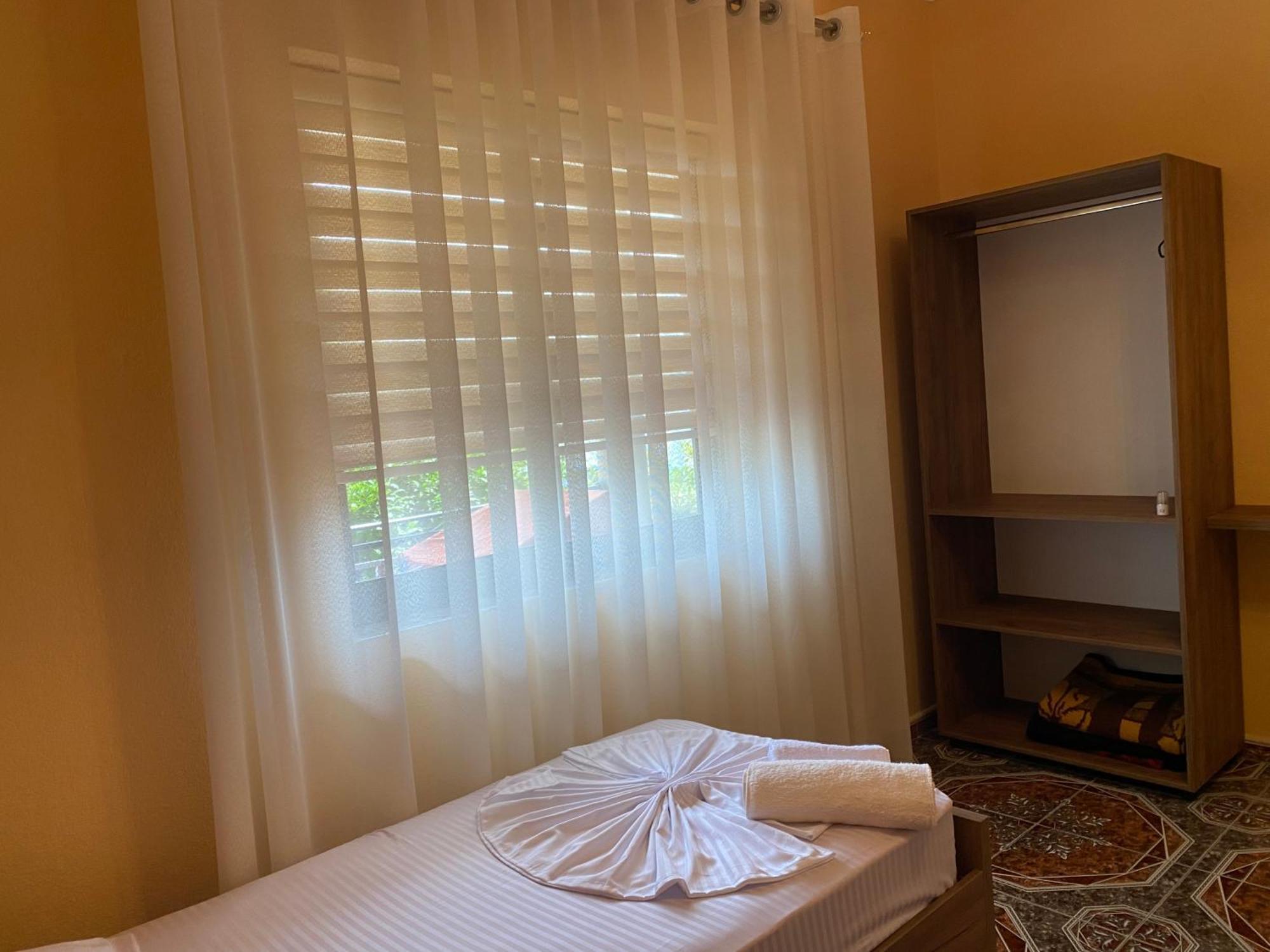 The Hideaway Guesthouse Bahçallëk エクステリア 写真