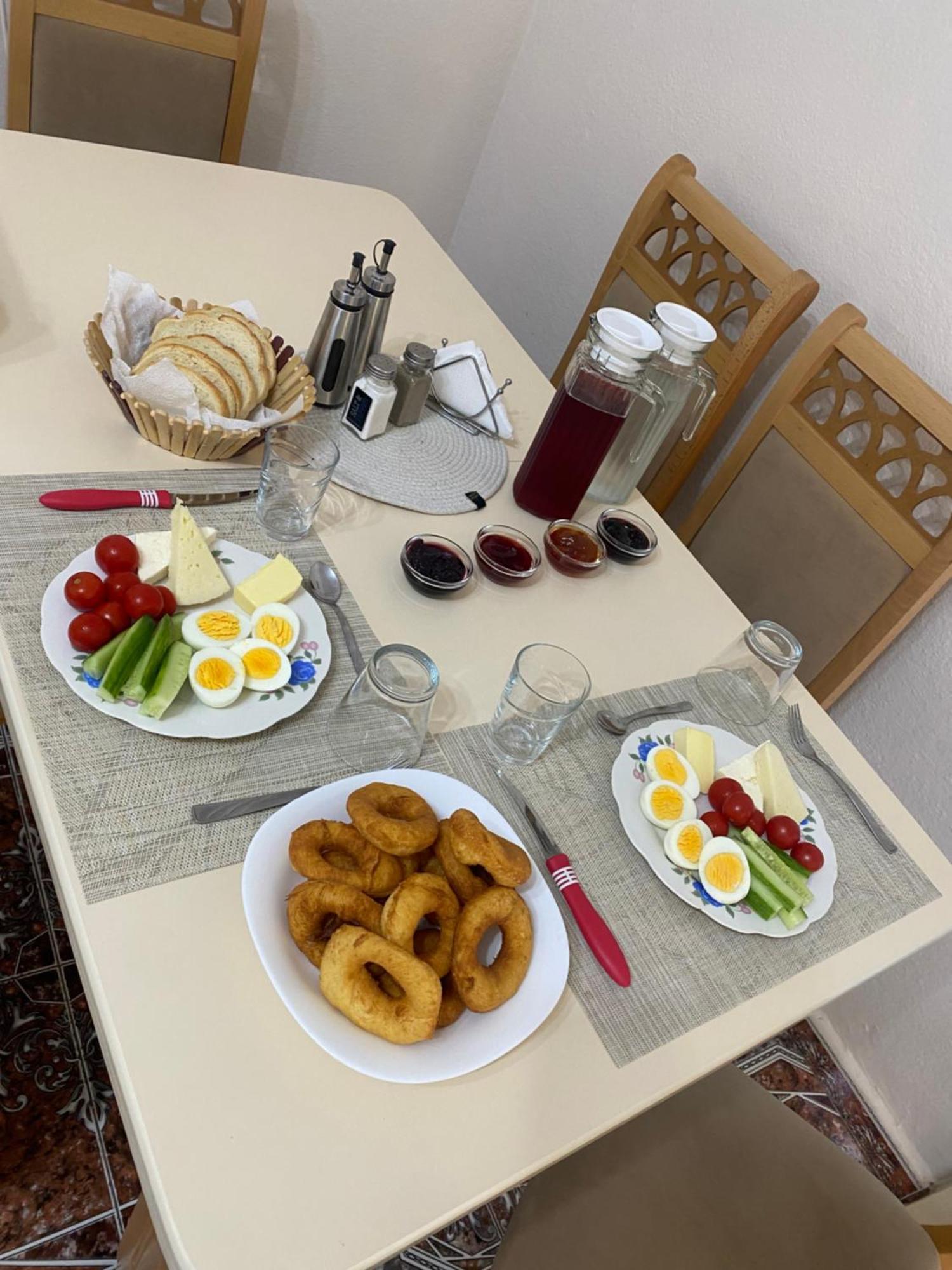 The Hideaway Guesthouse Bahçallëk エクステリア 写真